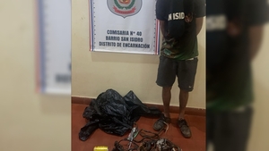 Sorprendieron a un hombre intentando hurtar objetos del interior de un vehículo