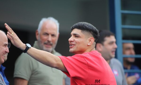 ¿Qué lo que pasa todo? Mirá quién apareció en el superclásico