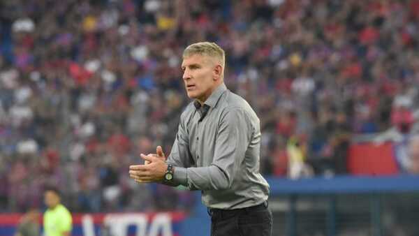 Martín Palermo responde con ironía apuntando a Zapag