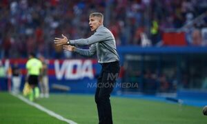 Palermo reclama la falta de aire en el vestuario: “Vamos a tener que ayudar al presidente de Cerro”