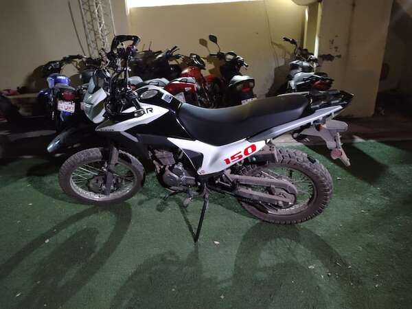 Policía herido tras el Clásico, se enfrentó a delincuentes que robaron una motocicleta - Policiales - ABC Color