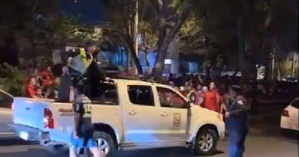 La Nación / Superclásico acaba con un policía herido