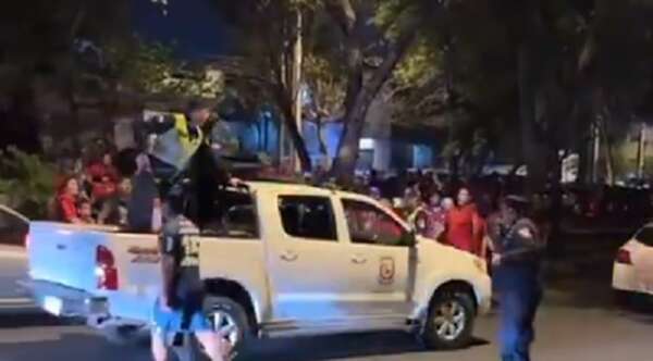 Superclásico acaba con un policía herido de bala - Noticiero Paraguay