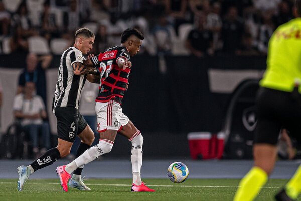 Versus / Botafogo vapulea al Flamengo y sigue firme al frente del Brasileirao