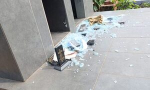 Delincuentes siguen haciendo de las suyas en cementerio de Franco