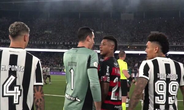 Gatito Fernández corrigió en vivo a Bruno Enrique: “Vai chorar agora”
