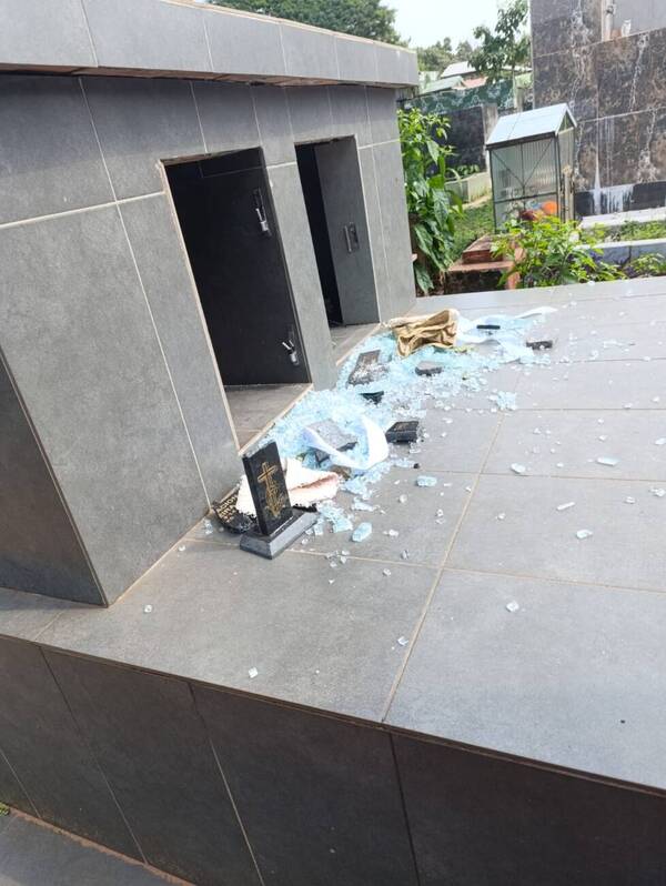 ¡No tienen paz! Desgraciados saquearon panteones de un cementerio en el Este del país