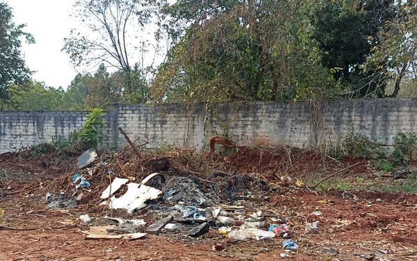 Detectan numerosos vertederos “mau” en algunos barrios de CDE - La Clave