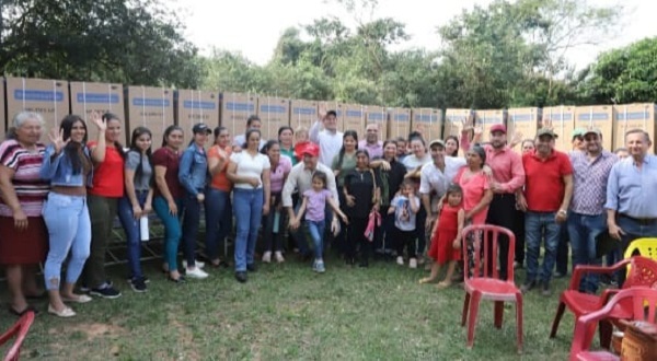 Comité de productores agrícolas de una compañía de Carayaó, recibieron aporte en implementos del MAG - Noticiero Paraguay