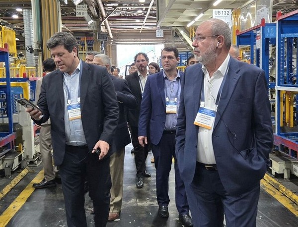 Autoridades del Gobierno y de Itaipú recorren centros de movilidad eléctrica en Corea - ADN Digital