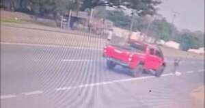 La Nación / Itauguá: buscan identificar a conductor que arrolló a dos mujeres y huyó del lugar