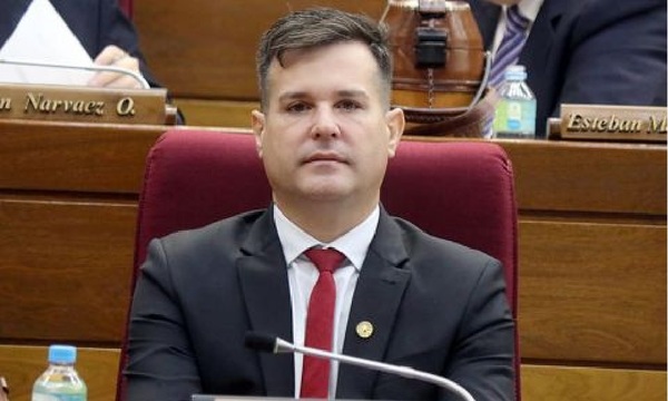 El diputado Carlos Godoy afirmó que Santiago Peña no puede estar ajeno de magnicido de diputado - OviedoPress