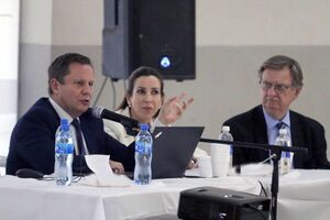 Ministro Martínez Simón disertó en apertura del Diplomado Multifuero en Villa Hayes