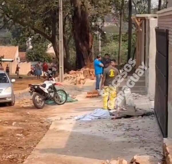 Viga de cemento cayó sobre un adolescente y murióite