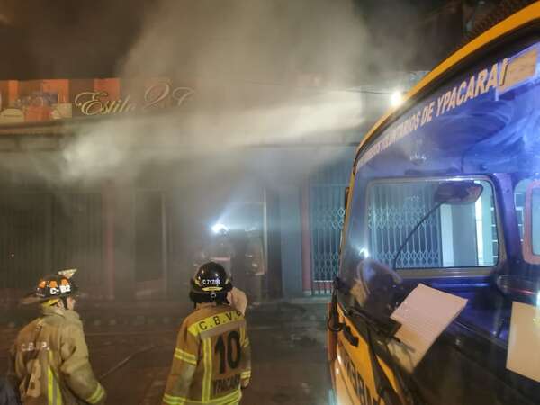 Incendio consume parte de local comercial en Ypacaraí - Policiales - ABC Color
