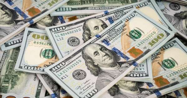 La Nación / El dólar sigue escalando en las pizarras y ya llegó a cotizar G. 7.570