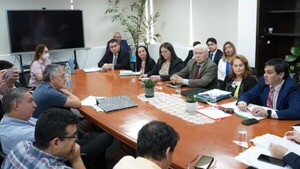 Levantan huelga: Médicos aceptan el plan de reducción horaria del IPS