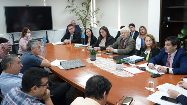 Levantan huelga: Médicos aceptan el plan de reducción horaria del IPS