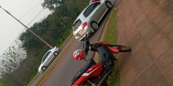 MOTOCICLISTA HERIDA TRAS ACCIDENTE EN ENCARNACIÓN - Itapúa Noticias