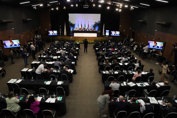 Itaipu albergó la sesión especial del Parlamento del Mercosur - .::Agencia IP::.