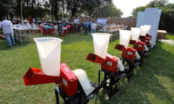 Productores de la agricultura familiar de Caaguazú recibieron insumos y materiales por parte del MAG – Prensa 5