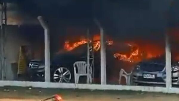 Incendio en taller de reparación de vehículos en barrio Obrero
