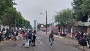 Indígenas que cierran Artigas pretenden marchar hacia el microcentro - Nacionales - ABC Color