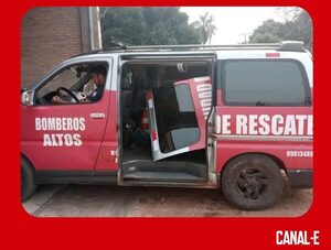 FAMILIARES DE MOTOCICLISTA DESTRUYERON AMBULANCIA DE BOMBEROS