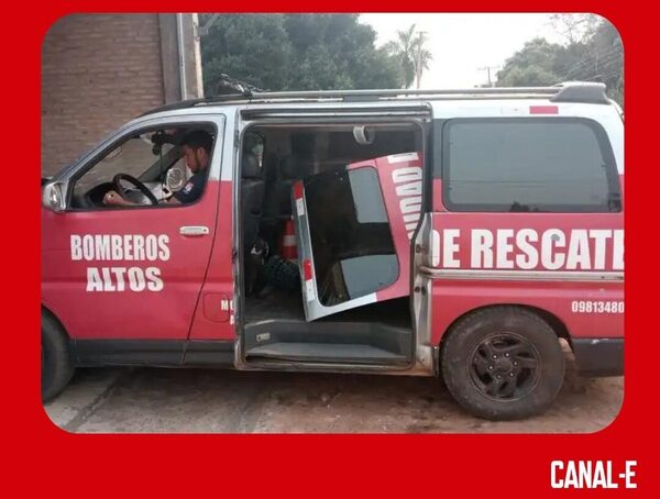 FAMILIARES DE MOTOCICLISTA DESTRUYERON AMBULANCIA DE BOMBEROS