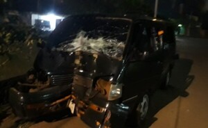 Conductor herido tras chocar contra una columna