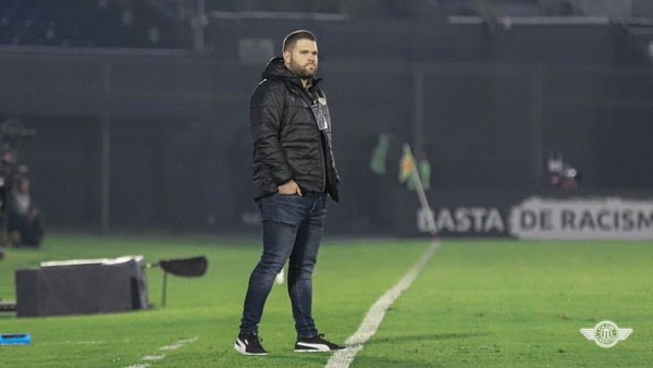 Ariel Galeano ya no es técnico de Libertad: Garnero volvería a su "casa" - trece