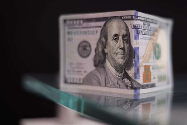 Deuda pública: Aumento de pago de intereses y brecha entre ingresos y gastos en dólares - Economía - ABC Color