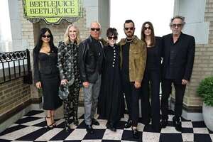 Tim Burton, Michael Keaton, Mónica Bellucci y otras estrellas promocionan “Beetlejuice 2″  - Gente - ABC Color