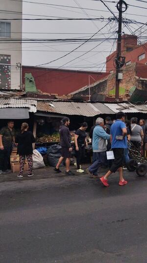 Mercado 4: una persona herida en derrumbe de estructura - Nacionales - ABC Color