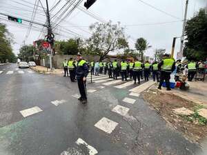Cierre de calles en zona de Mburuvicha Róga por manifestación - Policiales - ABC Color