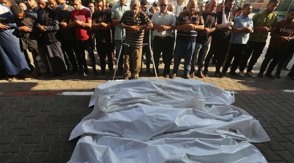 Mueren 12 palestinos en ataque israelí a escuela en Gaza