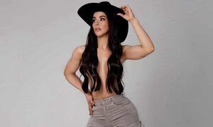 [GALERÍA] ¡Ñandejára gracia! Novia de pelotero posó en topless