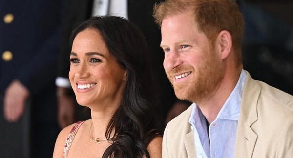 [VIDEO] En una conferencia, Meghan Markle le bajó español