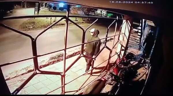 Video: de esta manera robaron una motocicleta en Luque - Policiales - ABC Color