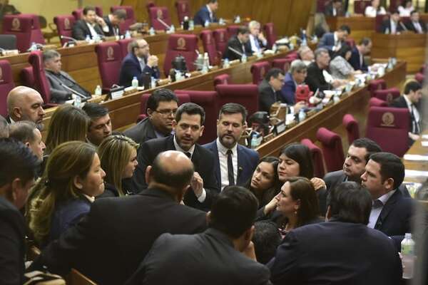 Legisladores de oposición convocan a sesión extra bicameral para este martes - Política - ABC Color