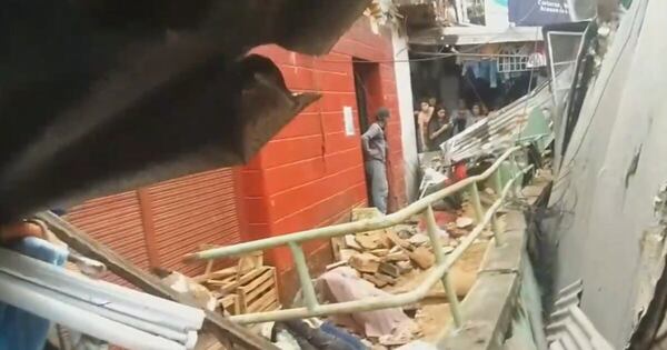 La Nación / Demolición de una terraza hirió a una mujer en el Mercado 4