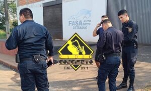 Delincuentes vestidos de policías roban cajas de celulares