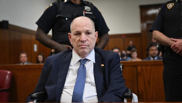 Weinstein seguirá en prisión en Nueva York hasta que finalice su nuevo proceso por abusos
