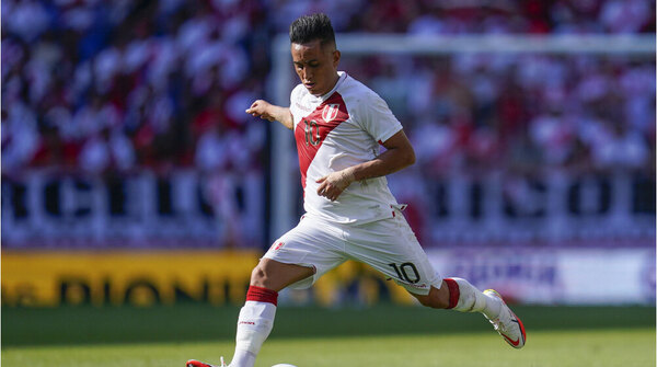 Versus / Peruano Christian Cueva fue expulsado del Cienciano por agresión a su esposa
