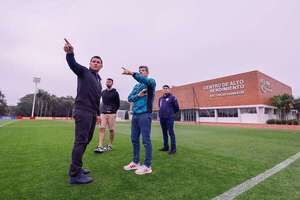 Recorrido por el CARDE y el Defensores - Fútbol - ABC Color