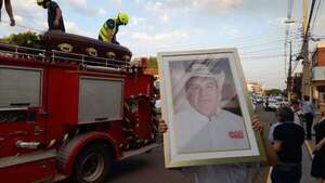 En carro de bomberos trasladan los restos de Lalo Gomes en PJC - Nacionales - ABC Color