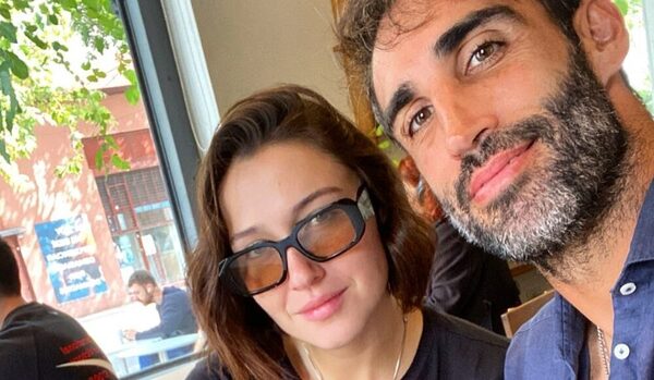 En su cumple, el “Pistolero” Nanni y su esposa paraguaya derrochan amor