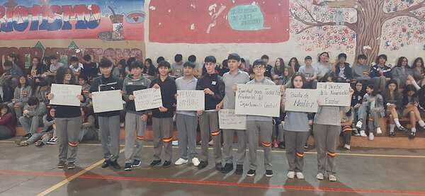Hambre Cero: estudiantes repudian fallida planificación del programa y anuncian más protestas - Nacionales - ABC Color