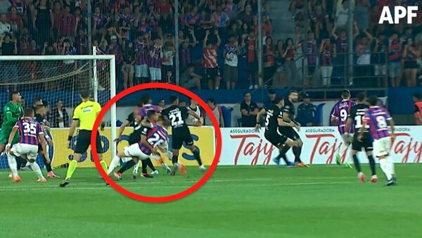 Versus / El análisis arbitral de la APF sobre una de las polémicas del clásico