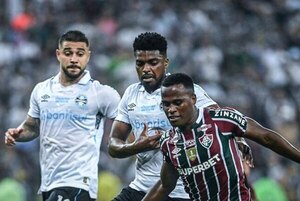 Versus / Fluminense sigue en carrera el eliminar a Gremio en penales 